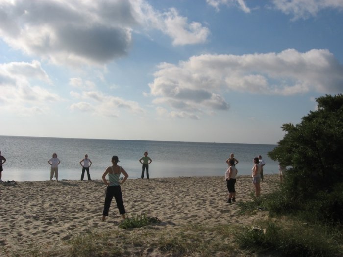 Zajęcia na plaży gimnastyka Klif